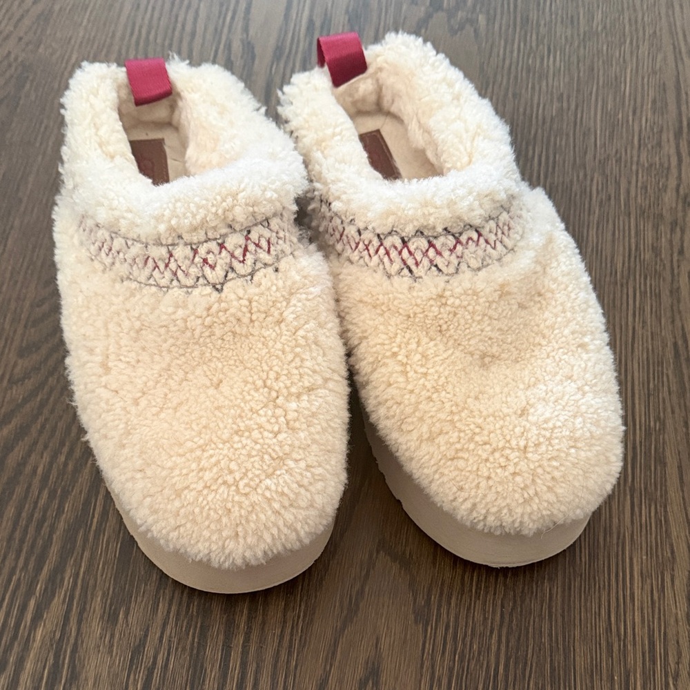 UGG shearling platform slippers sz 9